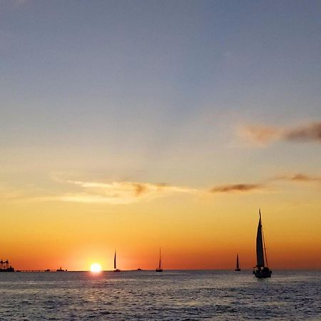 Be Local - Sleep Aboard The Santa Maria Sailing Boat In Lisbon Lägenhet Exteriör bild