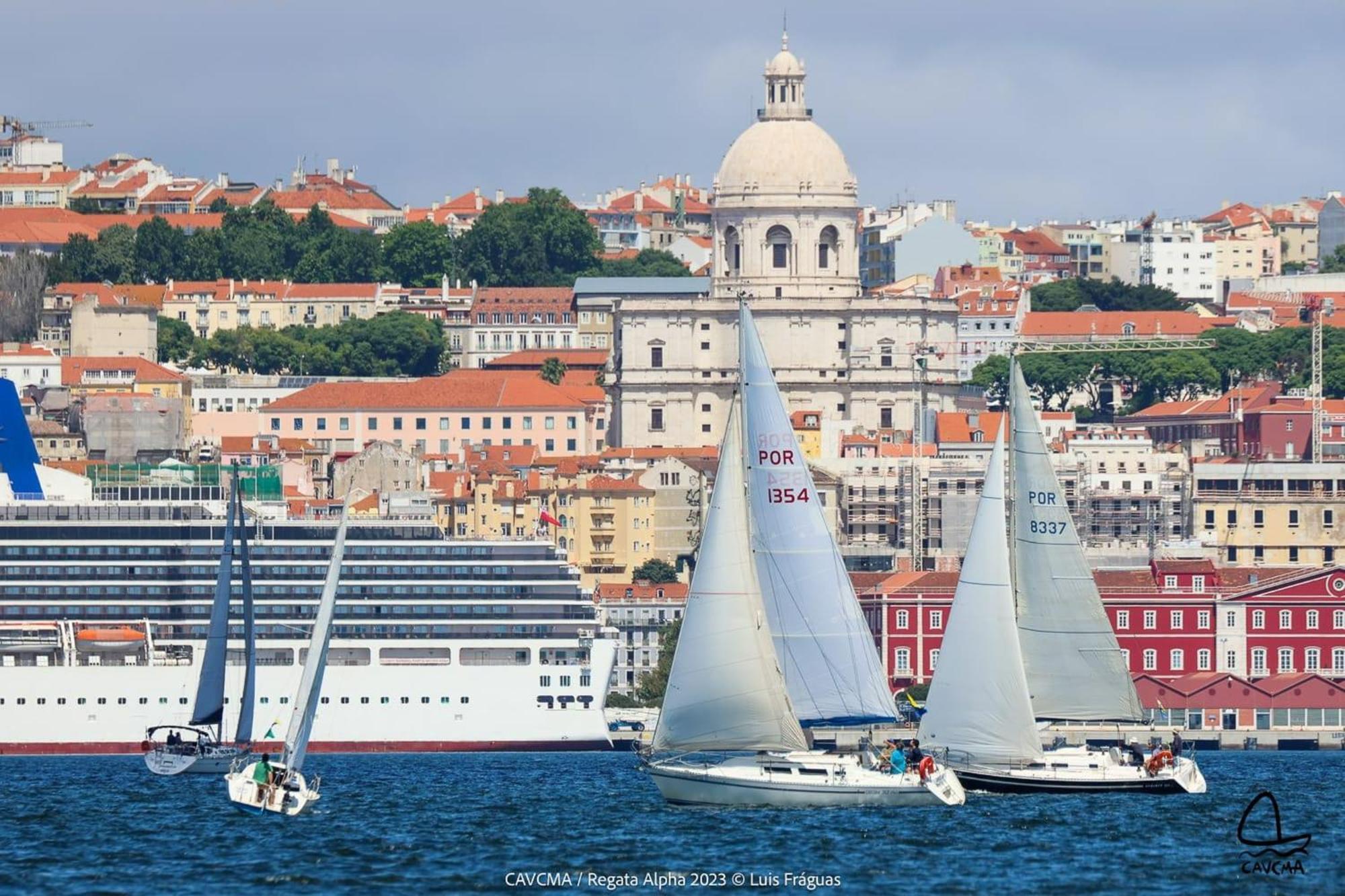 Be Local - Sleep Aboard The Santa Maria Sailing Boat In Lisbon Lägenhet Exteriör bild