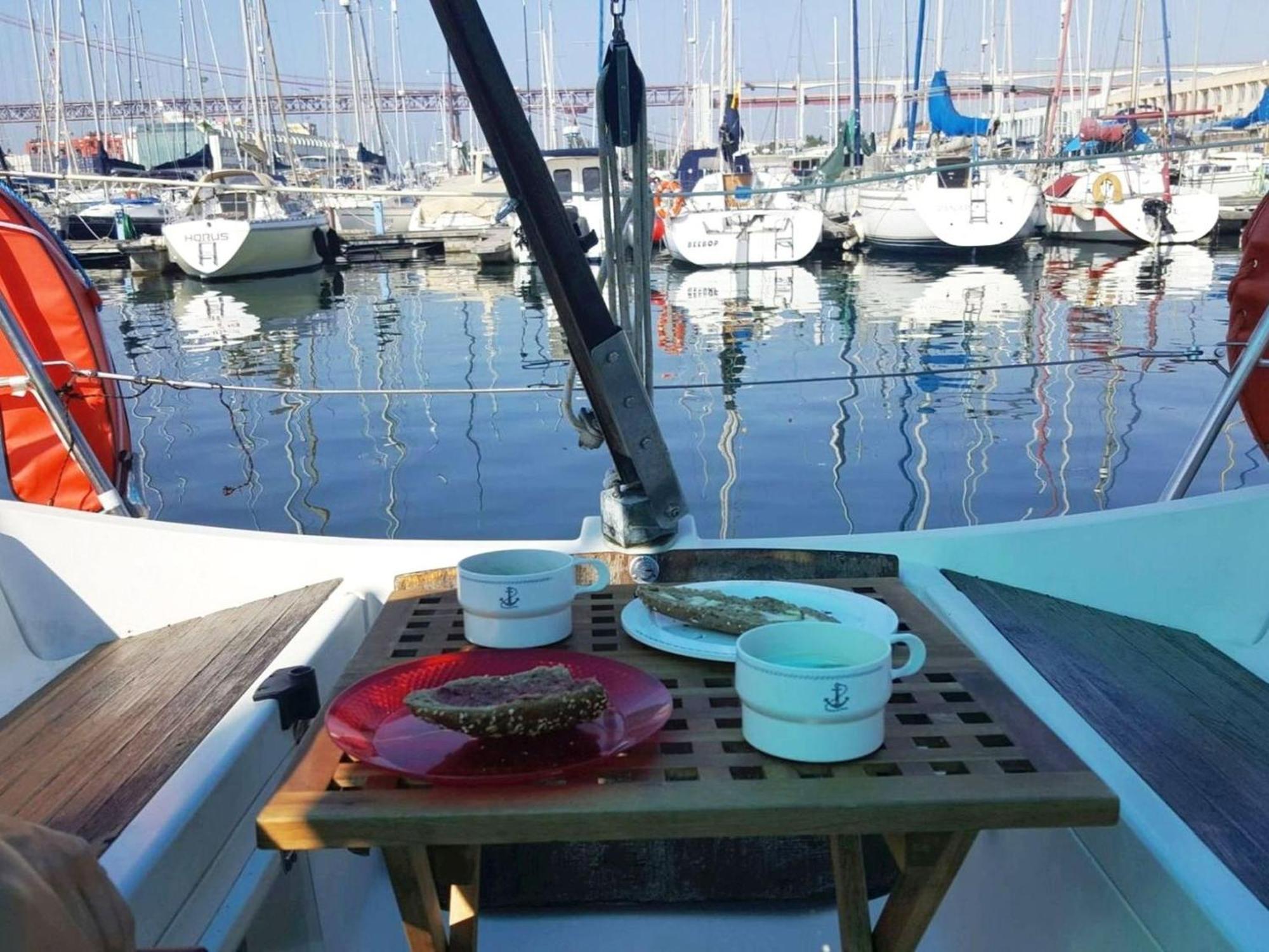 Be Local - Sleep Aboard The Santa Maria Sailing Boat In Lisbon Lägenhet Exteriör bild