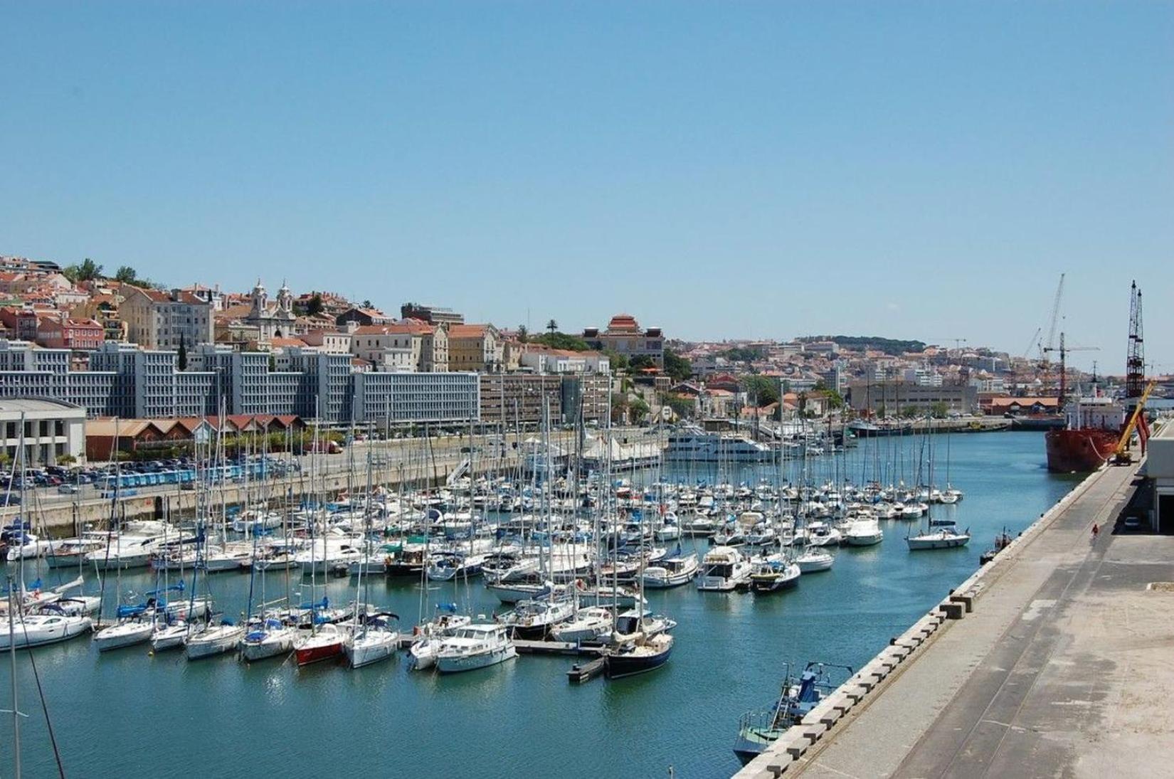 Be Local - Sleep Aboard The Santa Maria Sailing Boat In Lisbon Lägenhet Exteriör bild